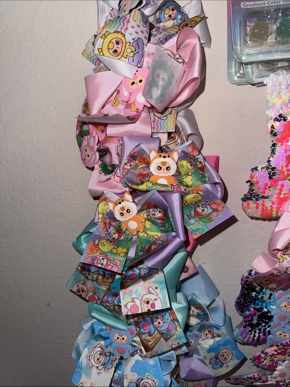 Baby Three Clip on Hairbows - Picture 3 of 3